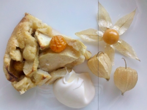 Apple and Cape Gooseberry pie with thick cream
